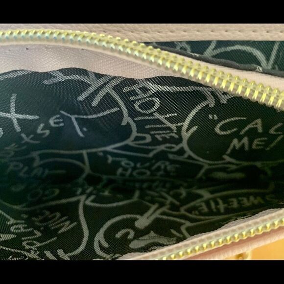 BETSEY JOHNSONS PRETTY PINK HEART PURSE - Picture 7 of 8